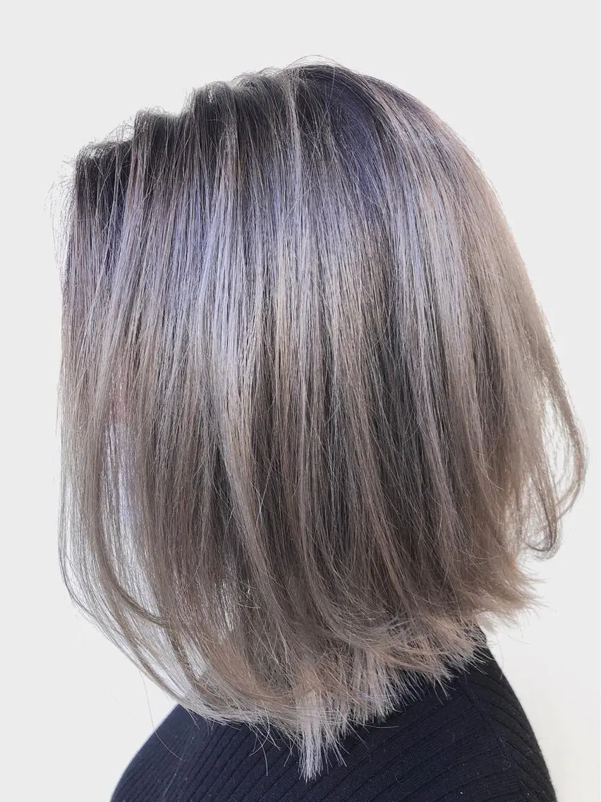 ミディアム カラー ブリーチ シルバー ボブ ☘️当日OK☘️ 鍋島直大のヘアスタイル