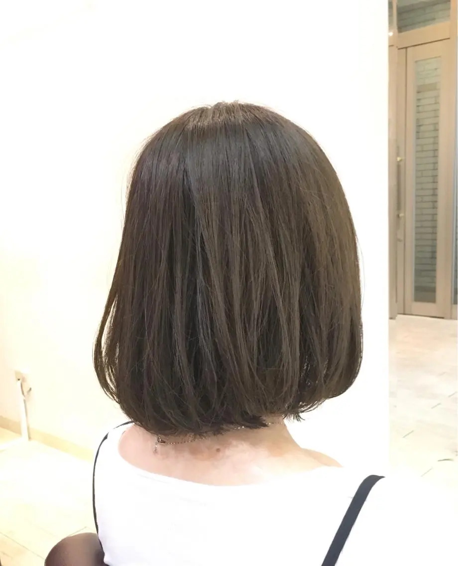 ショート カラー ワンレンボブ アッシュ ボブ 縮毛矯正 中村 よしひでのヘアスタイル
