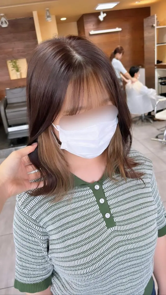 ミディアム カラー ヘアアレンジ ベージュカラー ブリーチ インナー×縮毛矯正 ピンクカラー澤井里菜のヘアスタイル