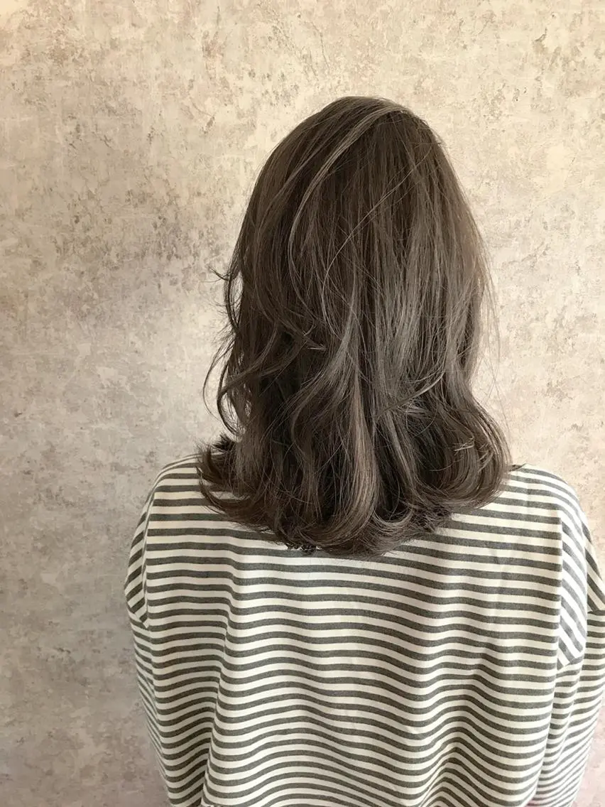 ミディアム ハイトーンブリーチ 土坂 由志【京都】のヘアスタイル
