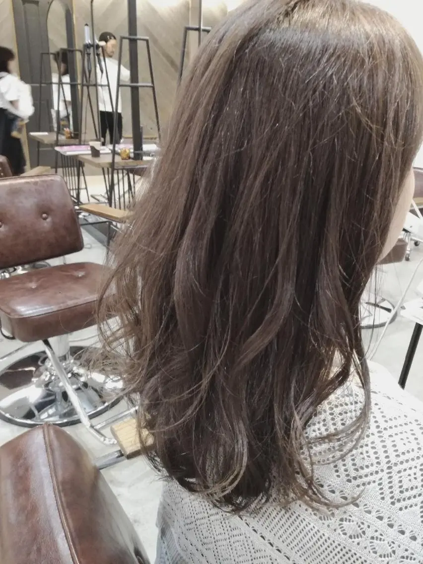 ロング カラー パーマ ヘアアレンジ ネイル メンズ キッズ マツエク・マツパ ベージュカラー フォギーベージュ 中津No.1髪質改善 店長✨透ける暗髪のヘアスタイル
