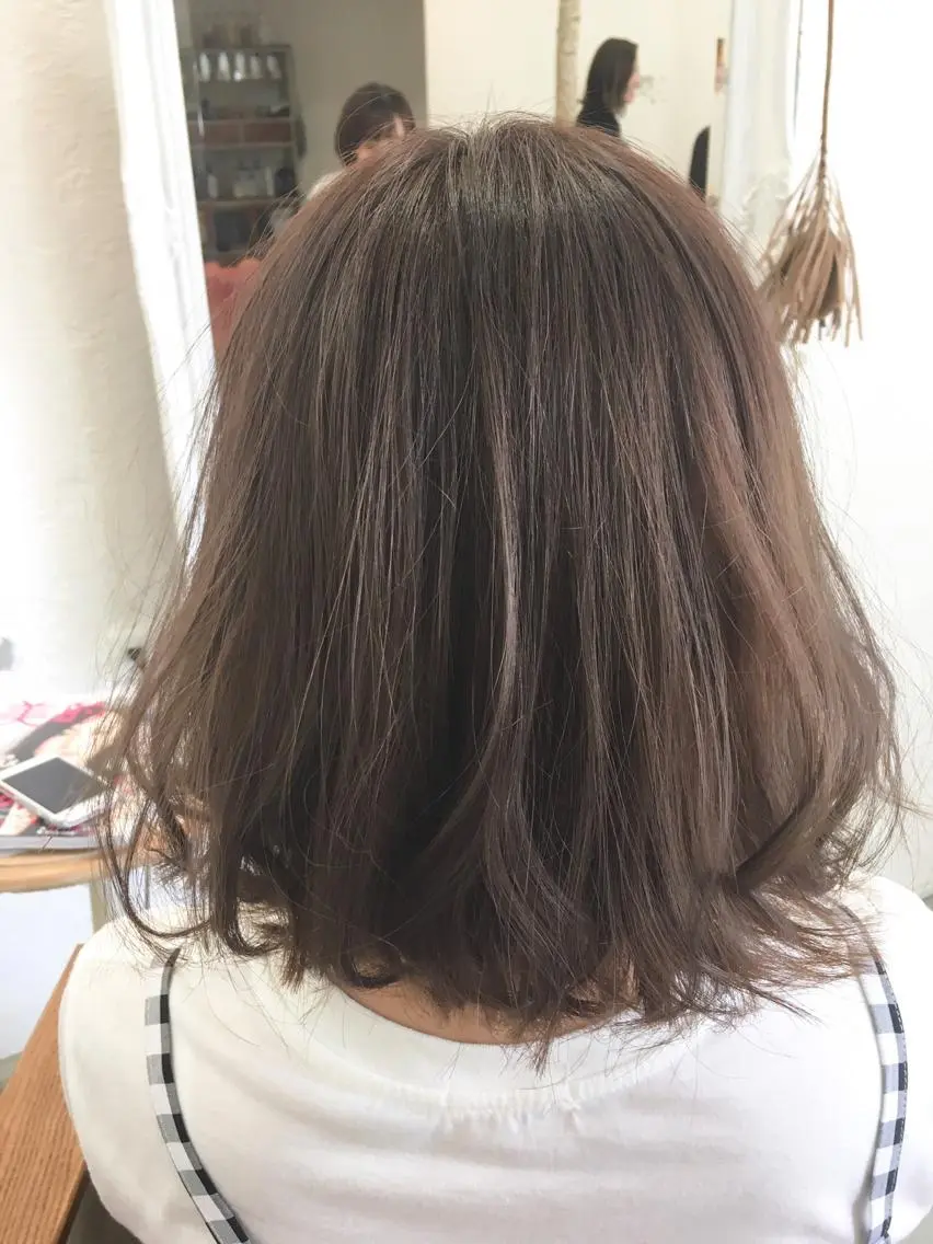 ミディアム カラー アッシュ ブリーチ 透明感カラー パープルカラー パープルアッシュ fio マナミのヘアスタイル