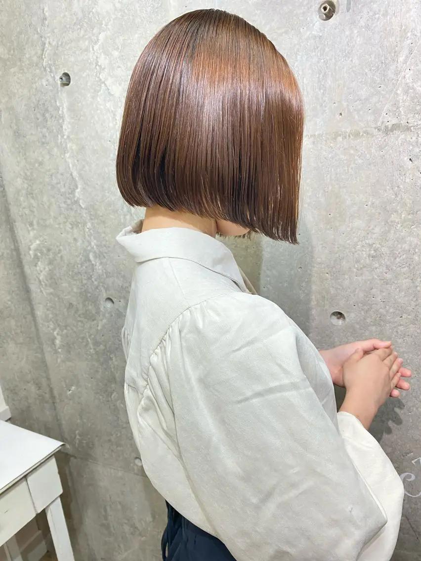 ショート ボブ おくれ毛 小顔カット 梅津 光帆のヘアスタイル