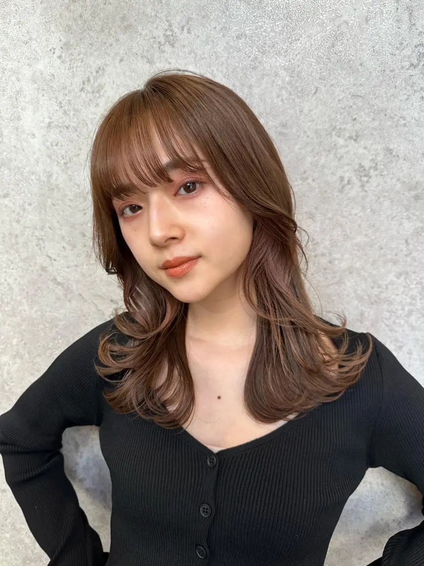 ミディアム パーマ ミディアムパーマ 顔周りカット 髪質改善 韓国風ヘア レイヤーカット 大人レイヤー×艶髪 小久保　春暁のヘアスタイル