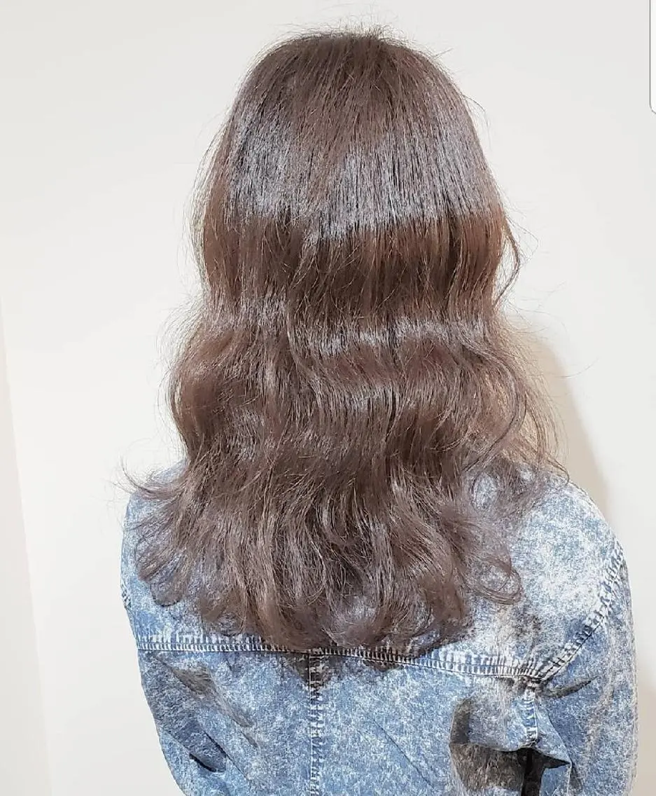 ロング アッシュ カット 縮毛矯正 トリートメント 🇰🇷透明感×ハイ トーン🌟tomoのヘアスタイル