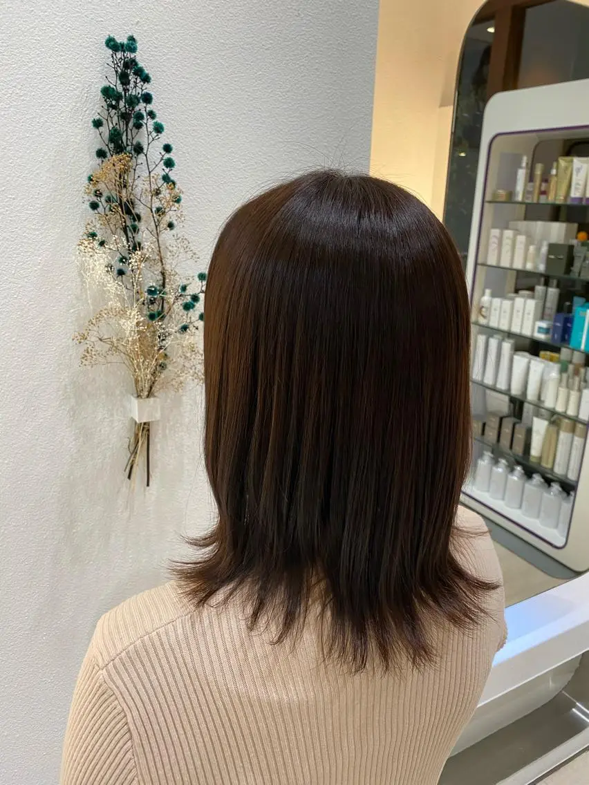 ミディアム カット 河原町/艶髪/西田 晴香のヘアスタイル