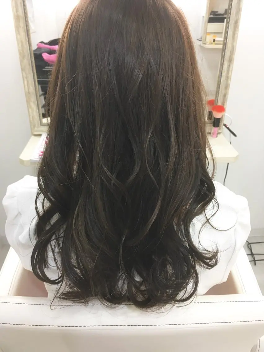 セミロング ロング カラー ブリーチ ハイライトカラー ブリーチなしカラー ハイライト 髪質改善 中川 翔のヘアスタイル