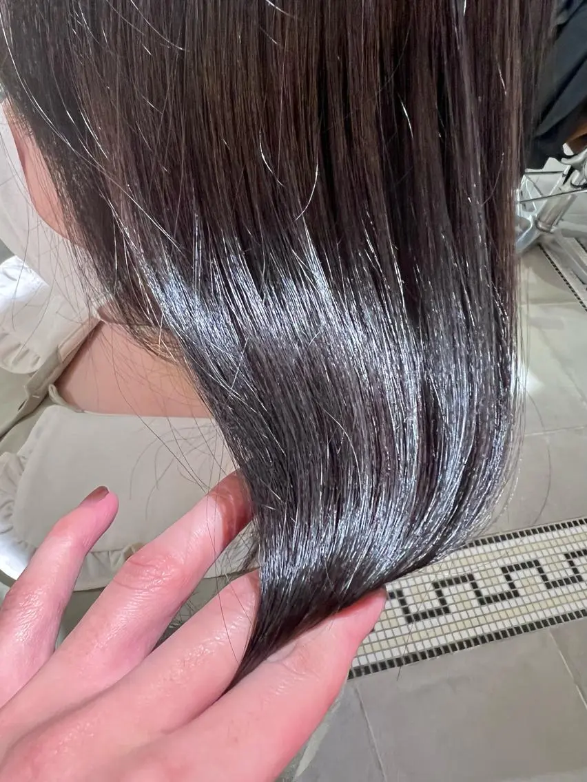 ミディアム 似合わせレイヤー ＆縮毛矯正のヘアスタイル