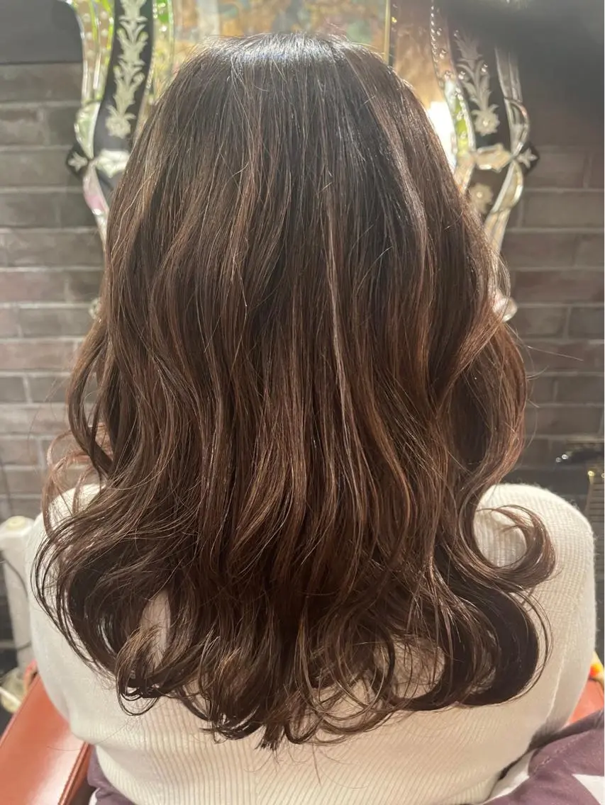 セミロング ハイライト ヘアカラー 五十嵐 舞のヘアスタイル