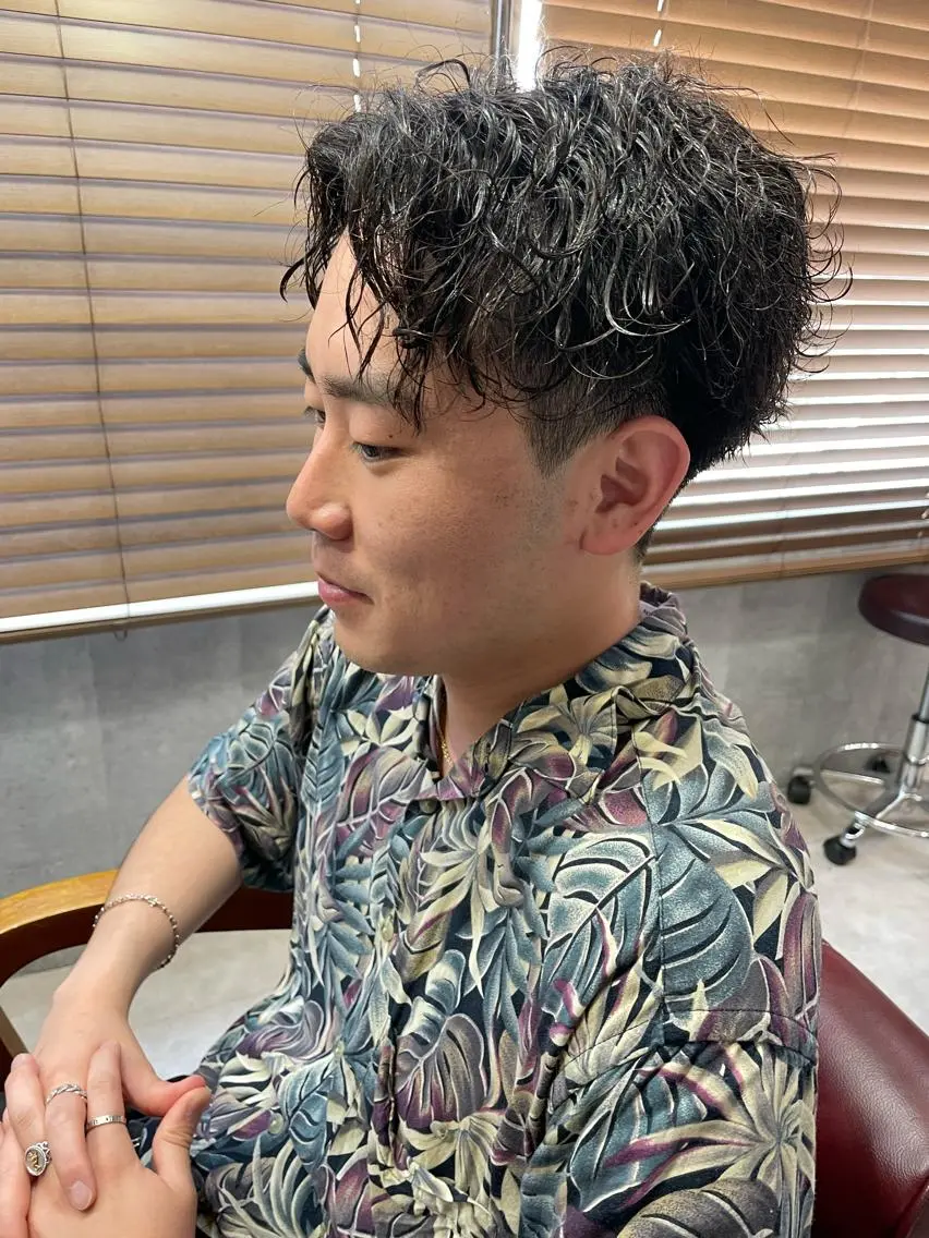 ショート パーマ メンズ 勝毛 広貴のヘアスタイル