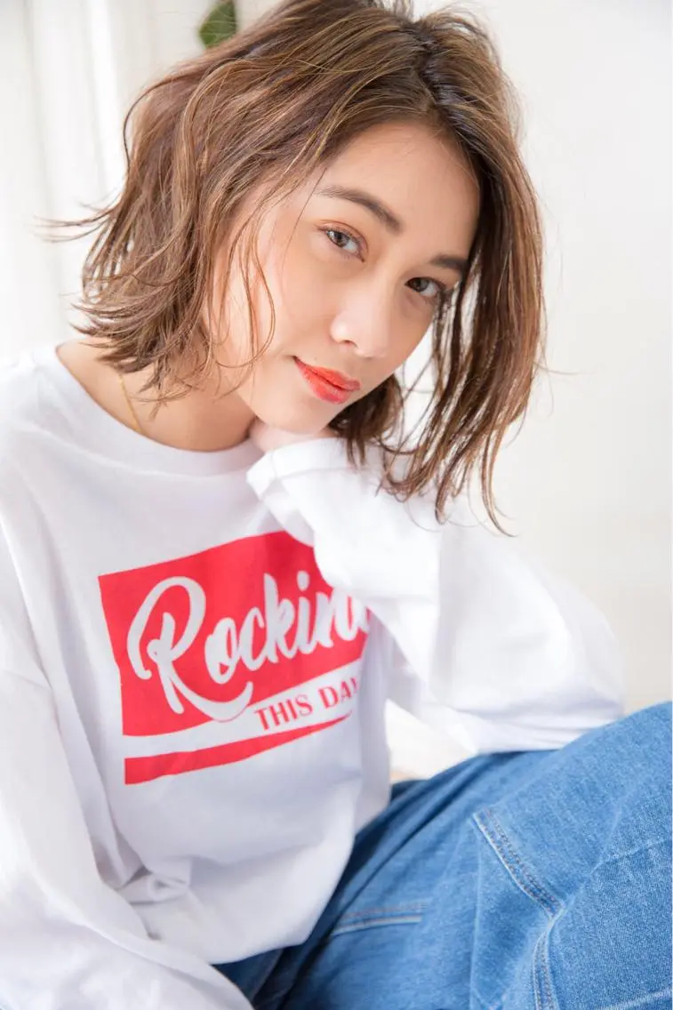 ミディアム カット ヘアカラー トリートメント ○HITOMI ○のヘアスタイル