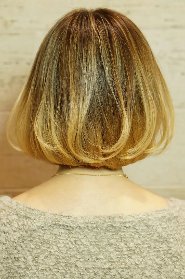 カラー ミディアム ショート ヘアアレンジ グラデーションカラー ハイライトカラー ハイライト iplus　眉毛と まつげパーマ専門店の眉毛・アイブロウイメージ