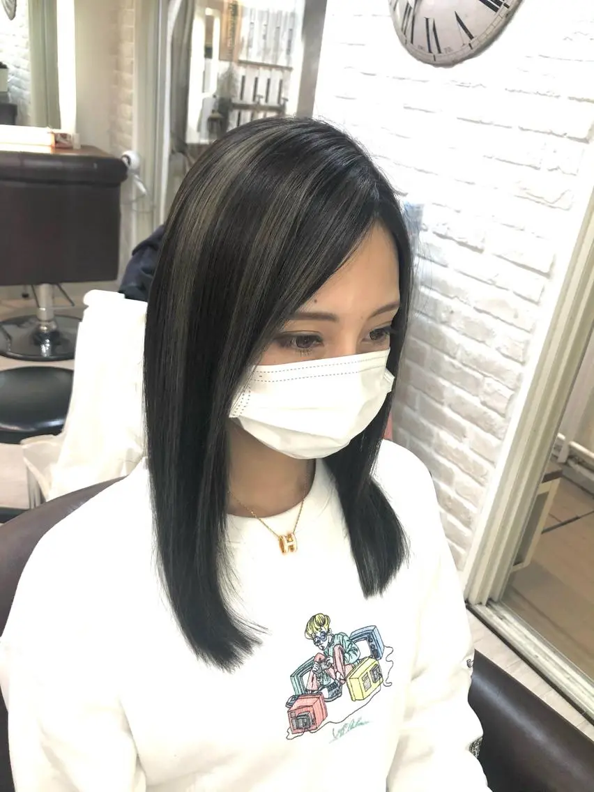 セミロング カラー ハイライトカラー ハイライト Aujua ソムリエ 勝又舞夏のヘアスタイル