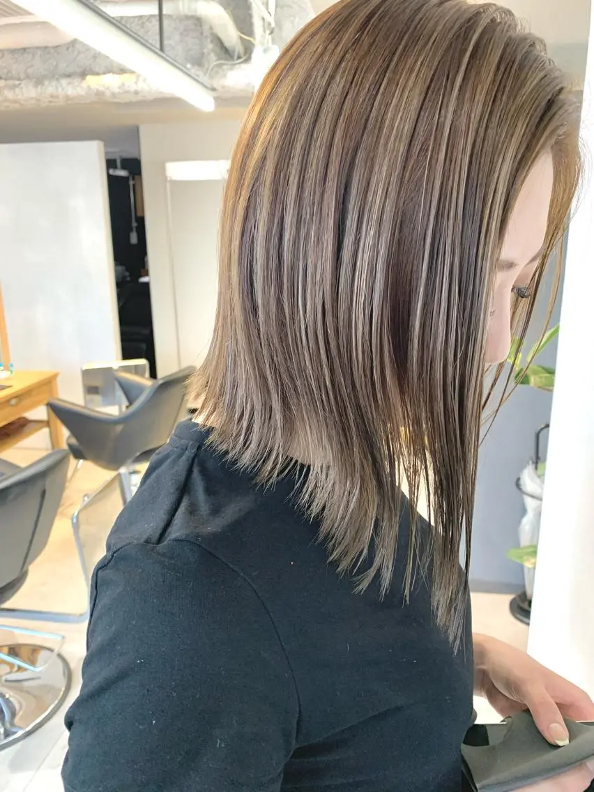 セミロング 韓国レイヤーカット KOUKIのヘアスタイル