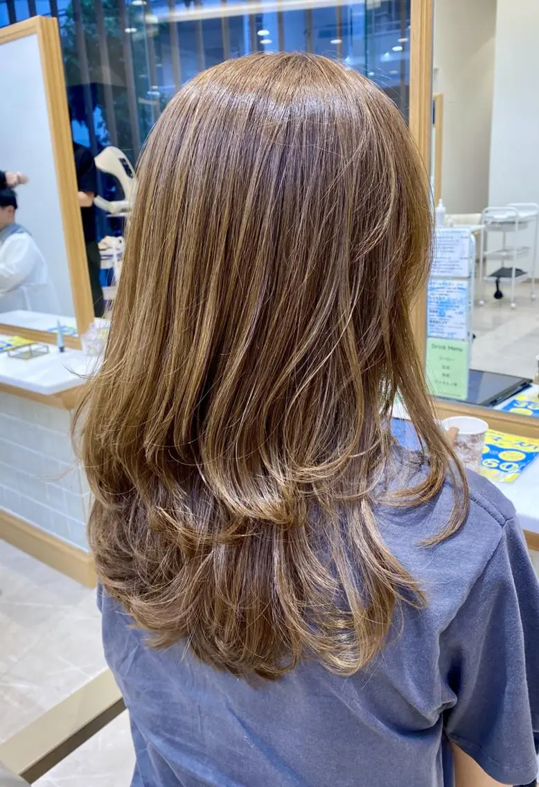 セミロング カラー ブリーチ 透明感カラー ブリーチなしカラー カット ヘアカラー トリートメント 透明感カラー 田中 有乃のヘアスタイル