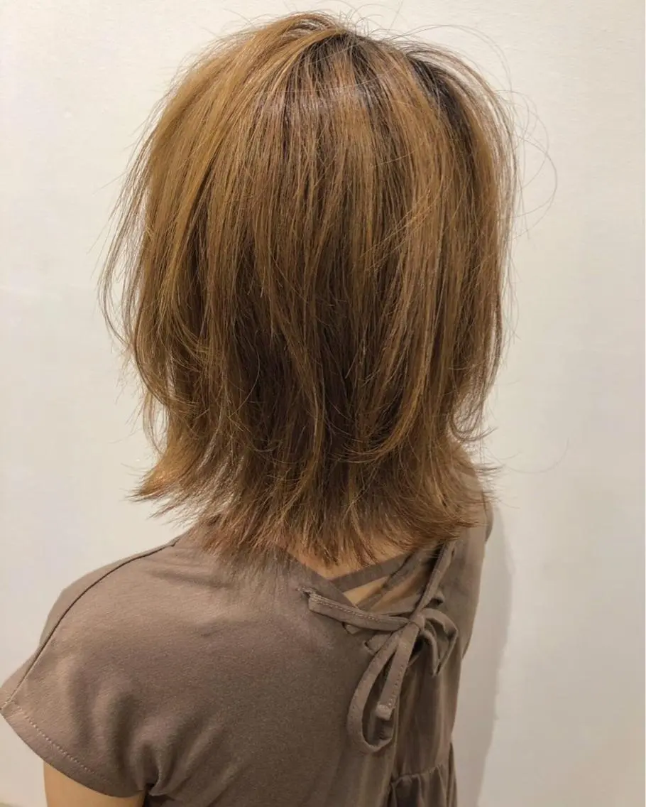 ミディアム 石田 優菜のヘアスタイル