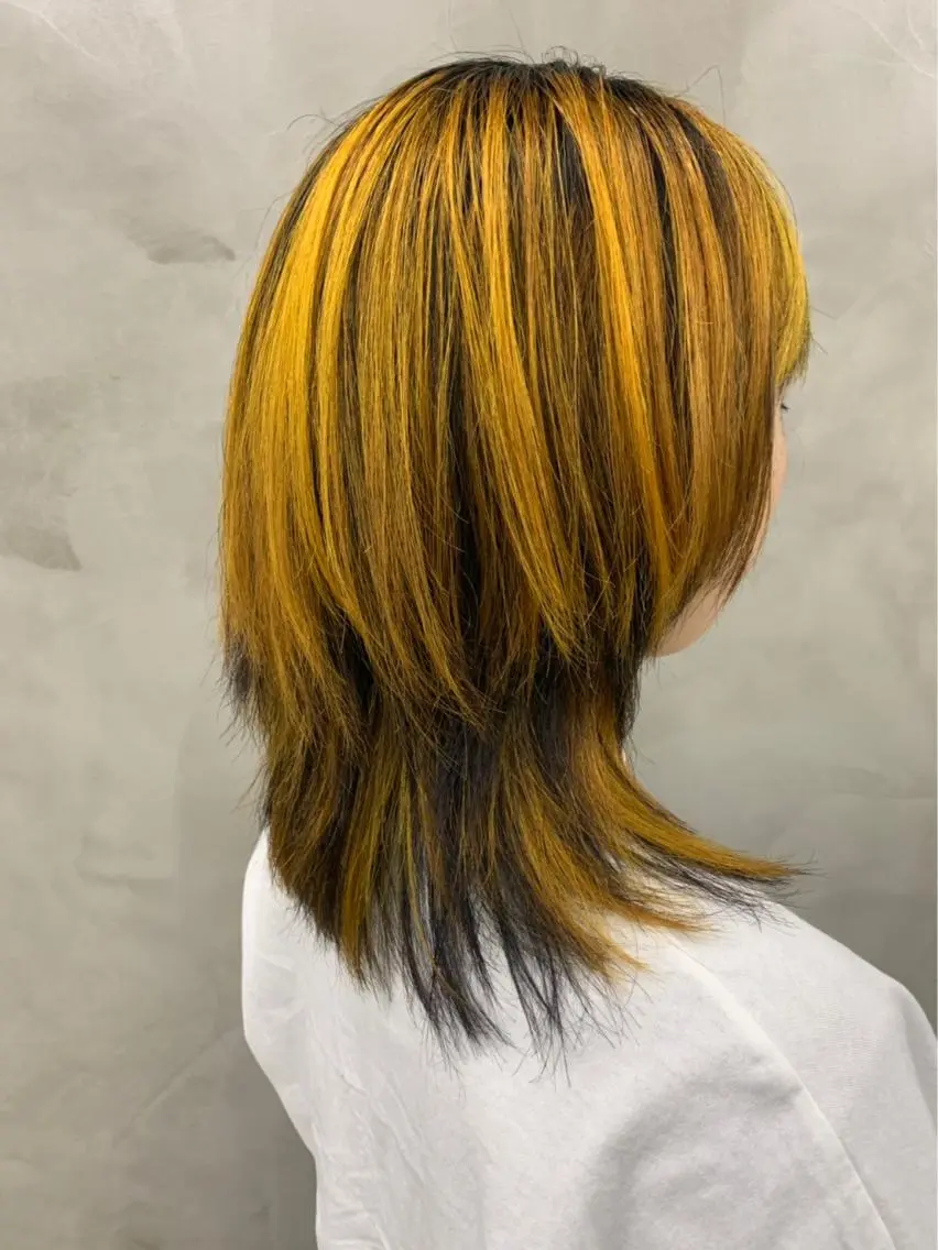 ミディアム カラー 黒髪 ブリーチ イエローカラー 🐝 hachi🐝のヘアスタイル