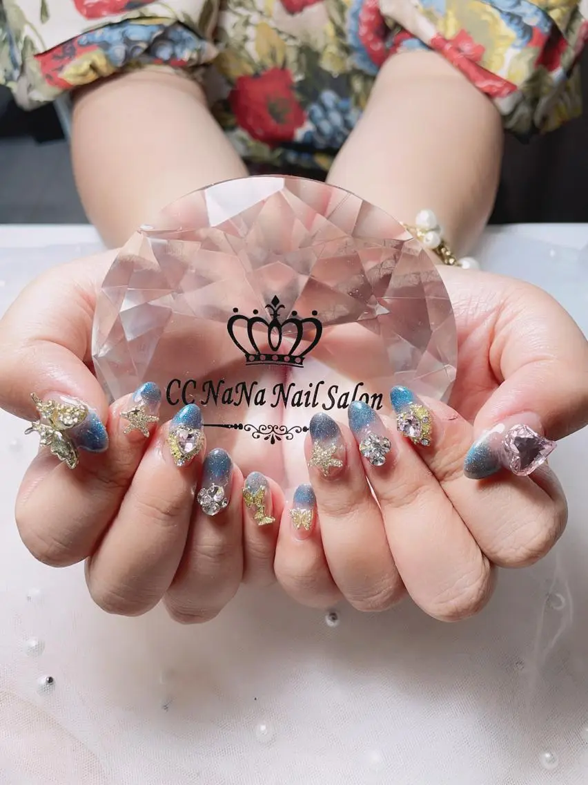 ネイル チークネイル フラッシュネイル キラキラネイル 韓国ネイル マグネットネイル ハンドネイル 💎CC・NaNa 韓国風ネイル🌙Cのネイルデザイン