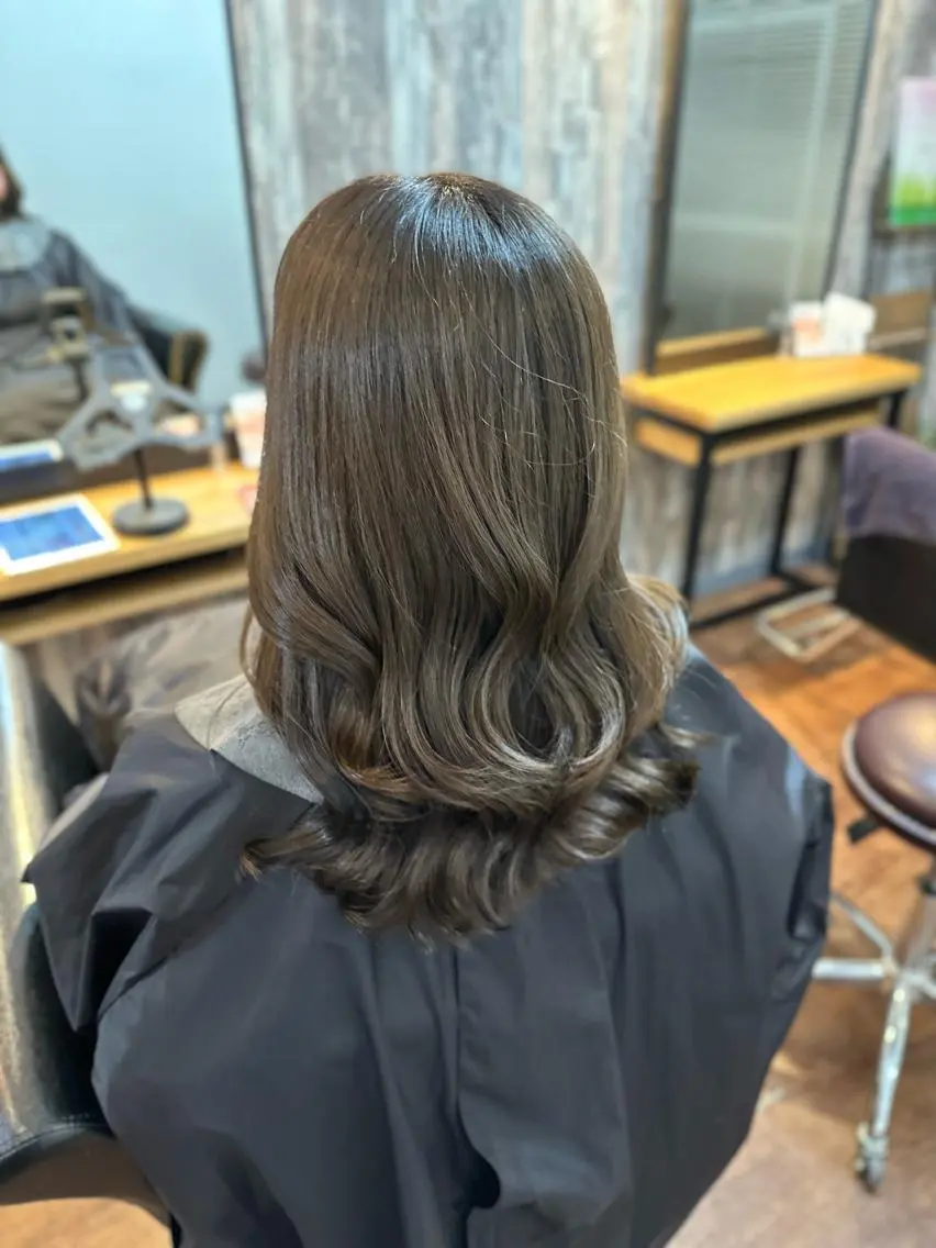 セミロング カラー ハイライトカラー ハイライト カット ヘアカラー トリートメント Luzir⭐︎ GEN⭐︎のヘアスタイル