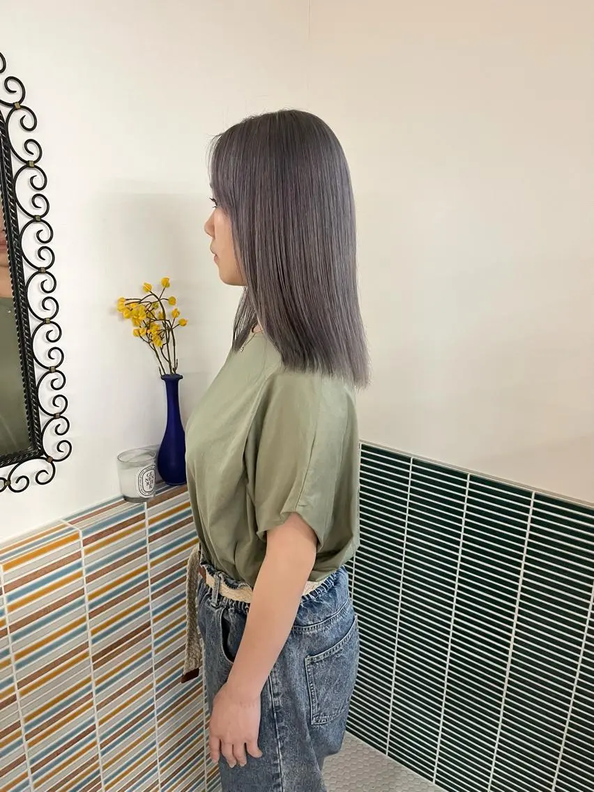 ミディアム カラー ブリーチ グレージュ ヘアカラー トリートメント 🩷ハイトーン透明感 レイヤー🩷ユリカのヘアスタイル