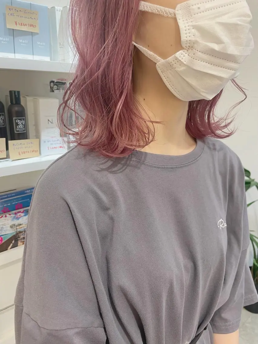 ミディアム カラー ピンクカラー Rina のヘアスタイル