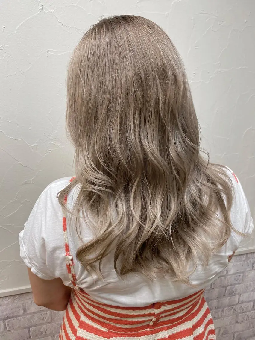 ロング カラー ベージュカラー ブリーチ ダブルカラー グレージュ ハイライトカラー ヘアカラー トリートメント 髪質改善/レイヤー ストウシンゴのヘアスタイル