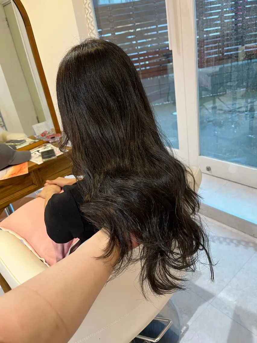 ロング ヘアカラー 梛木 唯のヘアスタイル