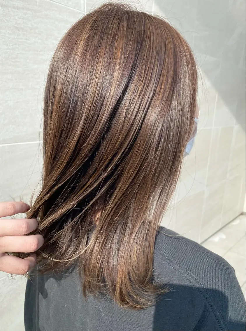 セミロング カラー 中川 茜里のヘアスタイル
