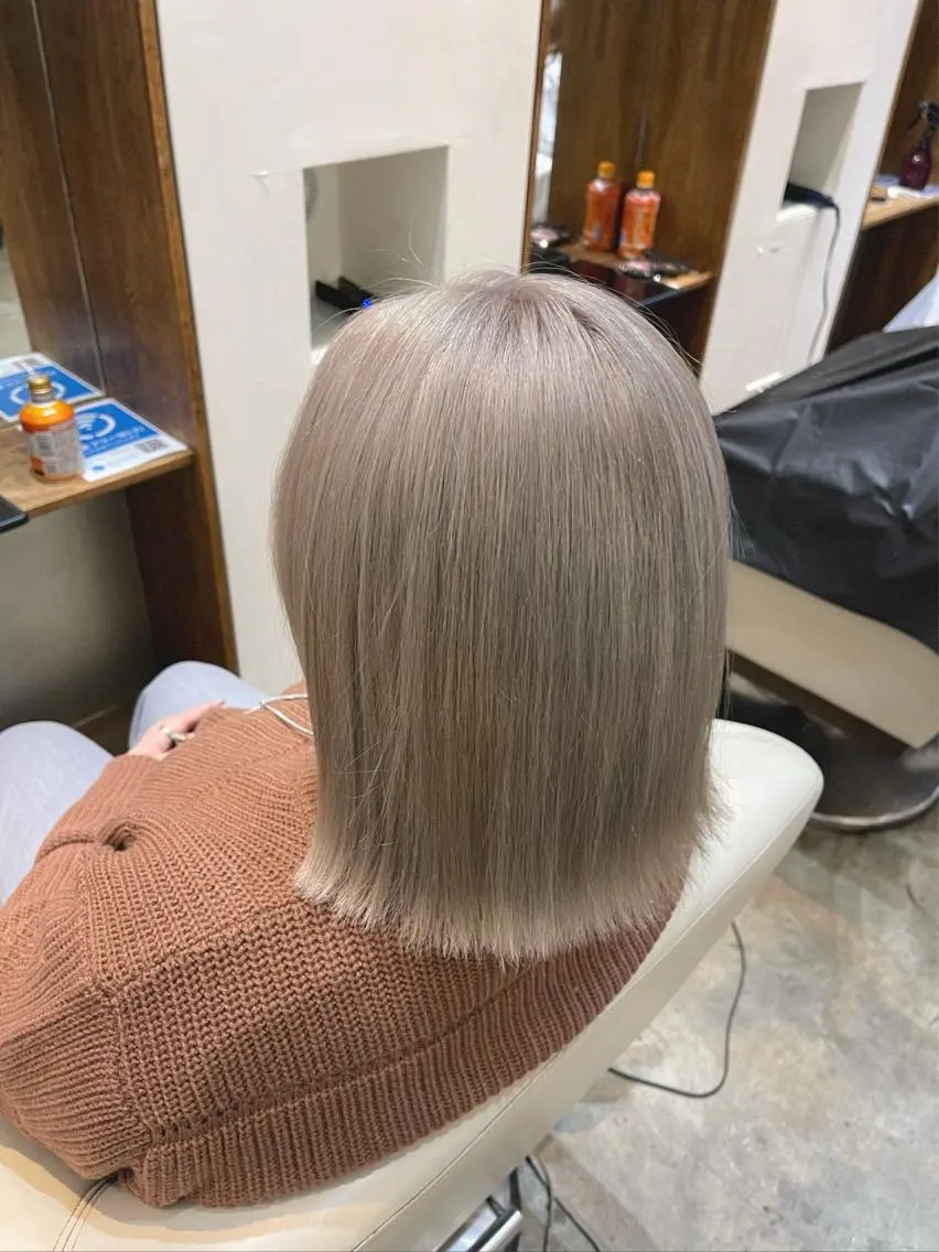 ショート カラー ベージュカラー ホワイトベージュ カット ヘアカラー トリートメント 艶髪カラー😊 西久保光✂️のヘアスタイル