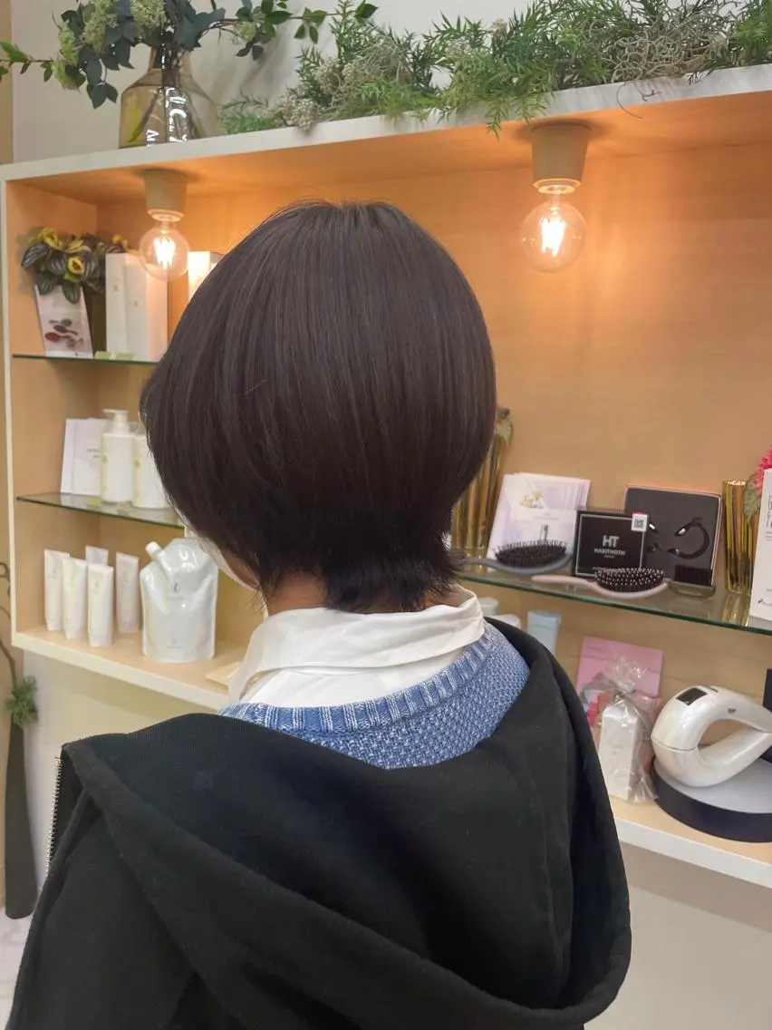 ショート カラー パーマ ボブ ショートヘア 外ハネヘア ウルフカット 山下 とよかのヘアスタイル