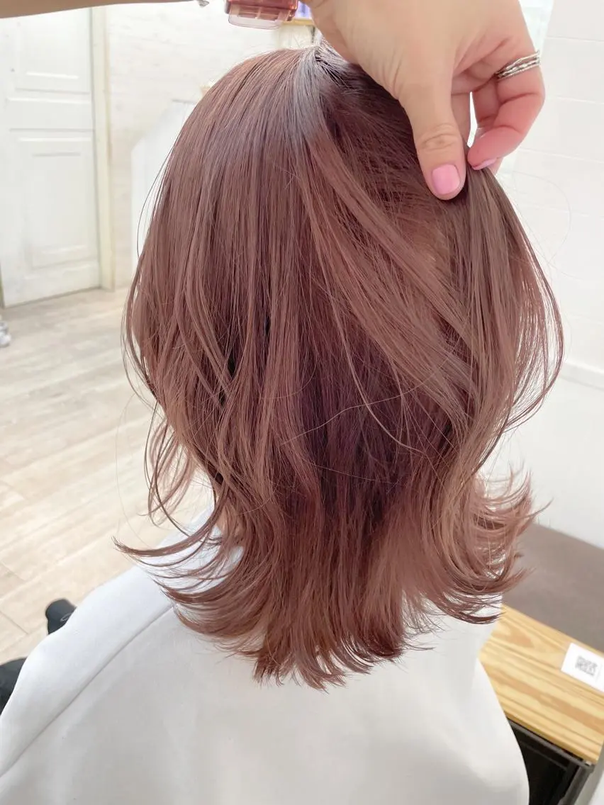 ミディアム カラー ヘアアレンジ ベージュカラー ブリーチ ケアブリーチ ハイトーンカラー ピンクカラー ヘアカラー トリートメント 前髪顔周り✂️店長 ❤️アマミヤ❤️のヘアスタイル