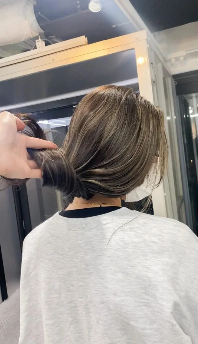 ミディアム カット ヘアカラー トリートメント 海外デザイン🇺🇸 石渡諒太のヘアスタイル