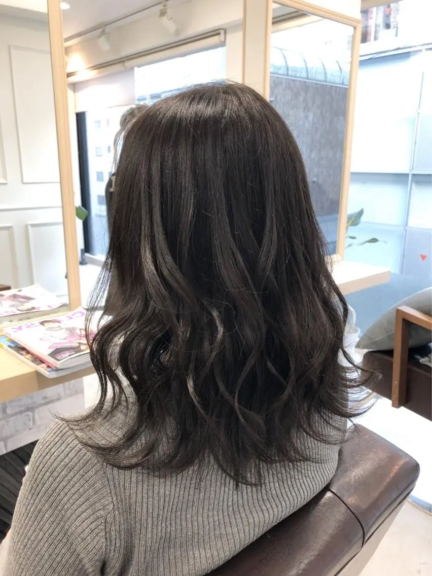 ミディアム カラー グレージュ YUDA 湯田のヘアスタイル
