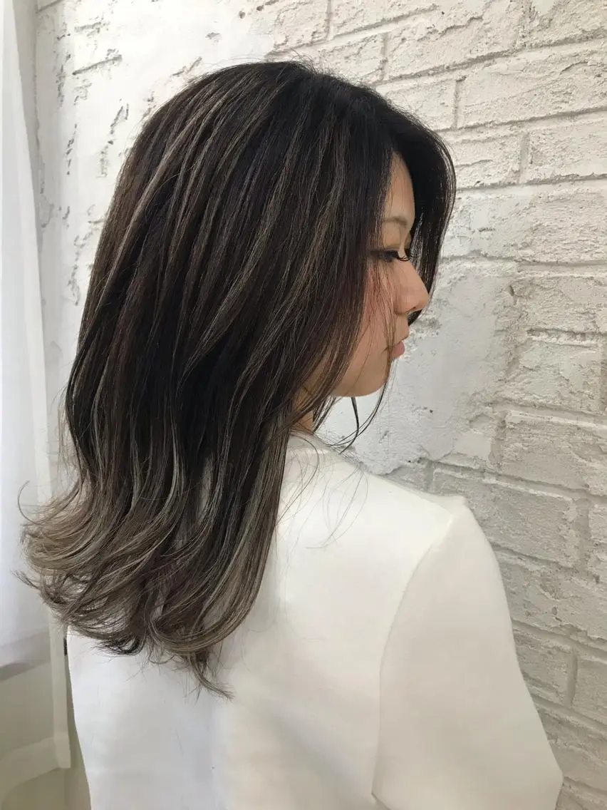 セミロング ハイライト ヘアカラー トリートメント 🇺🇸ハイライト特 化美容師🇺🇸漆沢のヘアスタイル
