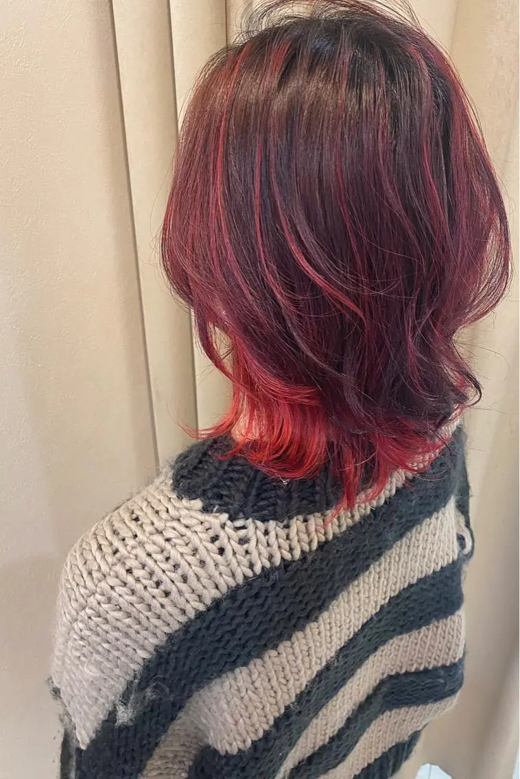 ミディアム カラー ヘアアレンジ デザインカラー レッドカラー シールエクステ専門店 Spira藤崎宮のヘアスタイル