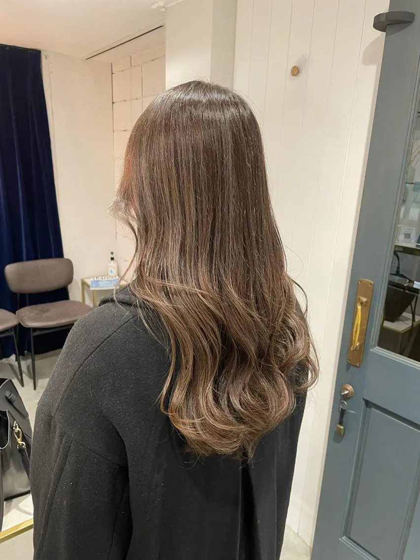 ロング カラー アッシュ ベージュカラー 透明感カラー ハイライトカラー ハイライト レイヤー♡ 石川優奈のヘアスタイル