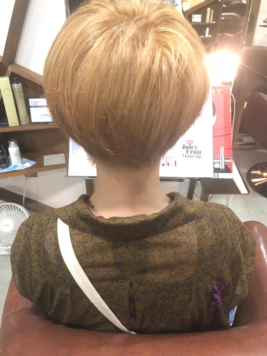 ショート カラー 吉田 茉生のヘアスタイル