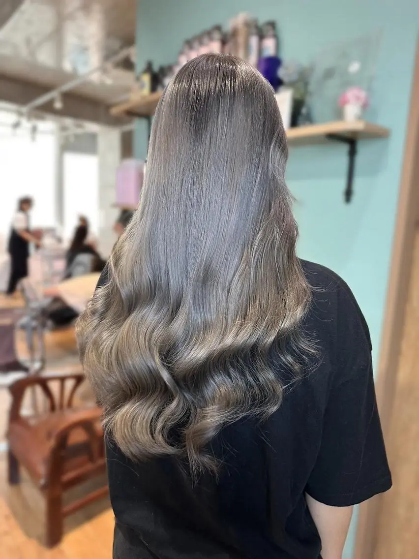 ロング Mirashy 成田のヘアスタイル