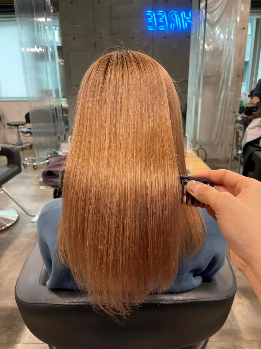 セミロング ベージュカラー💖 やすひろのヘアスタイル