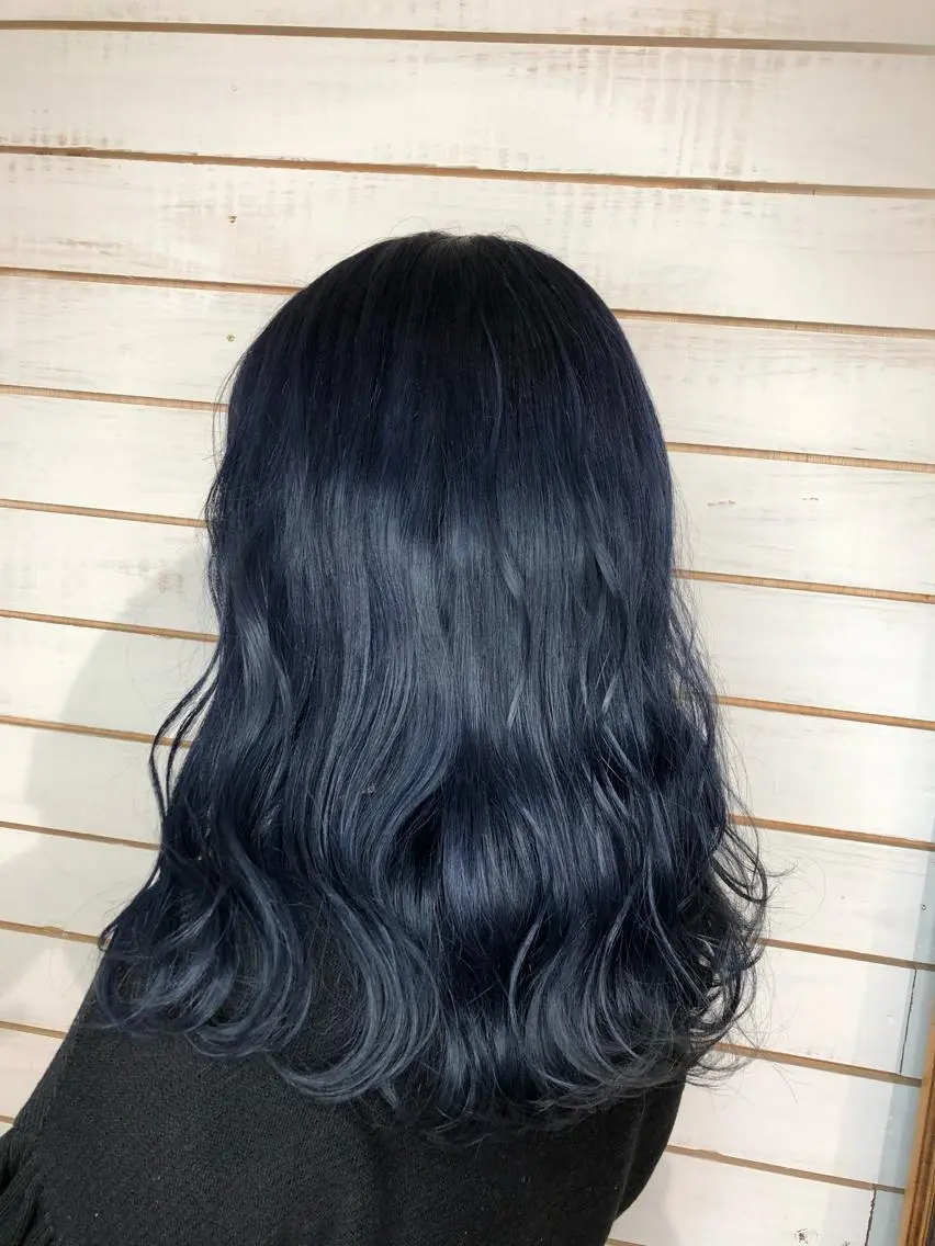 セミロング カラー ブルーカラー ネイビーカラー カット ヘアカラー トリートメント 🧡艶髪/エクステ 🫧🧡YUKI❄️のヘアスタイル