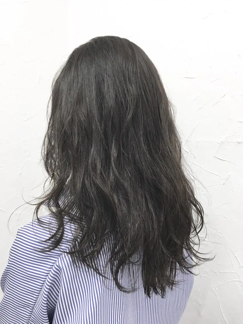 セミロング カラー アッシュ アッシュグレー ダークアッシュ 脱!黒髪 ダブルカラー【上野】のヘアスタイル