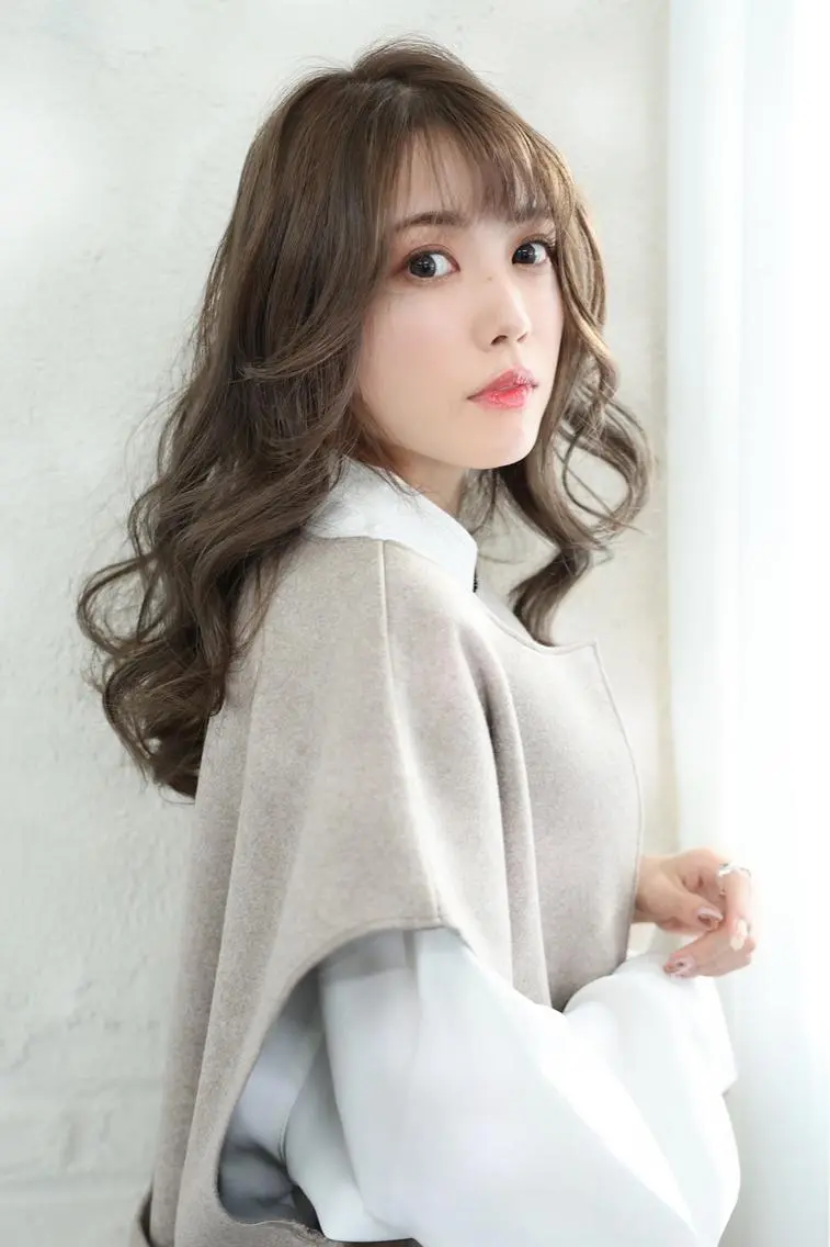 セミロング カラー サワタ ミサのヘアスタイル