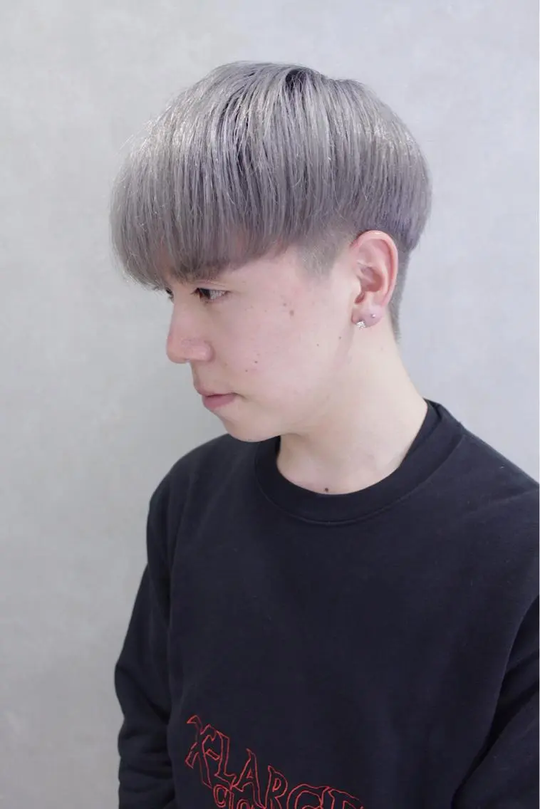 ショート カラー メンズ シルバー ホワイトシルバー ヘアカラー トリートメント lani ブリーチ /ダブルカラーのヘアスタイル