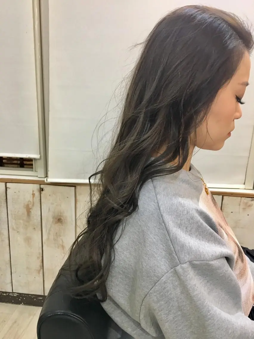 ロング カラー 鷺谷 玲奈のヘアスタイル