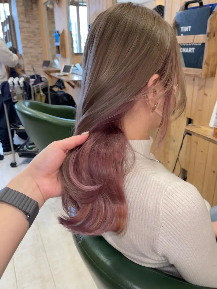 セミロング カット ヘアカラー ハイトーン belle ナホのヘアスタイル