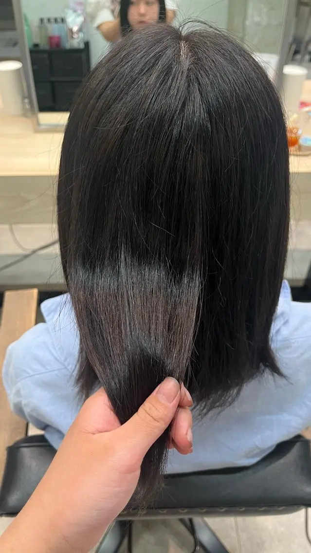ミディアム カラー 黒髪 トリートメント 𝑴𝑰𝑨🎀赤髪 /ピンク/髪質改善のヘアスタイル