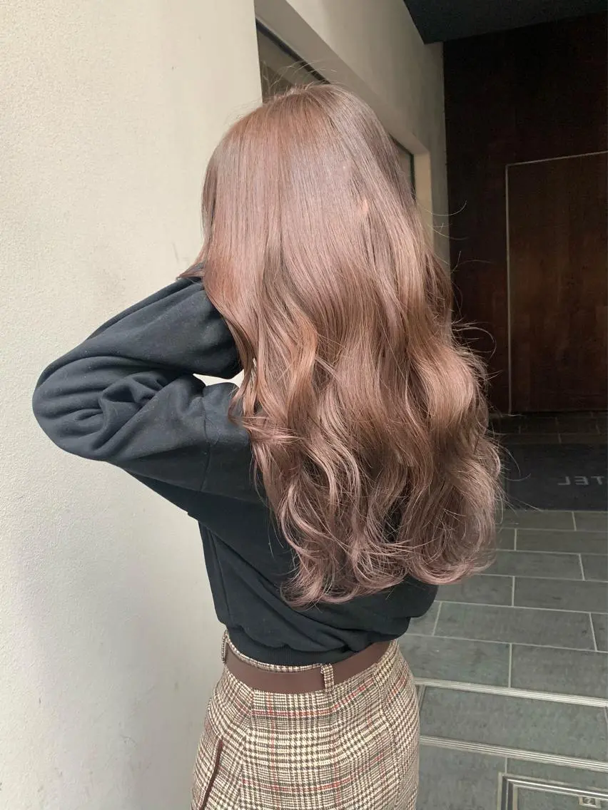 ロング カラー ベージュカラー ミルクティーベージュ ヘアカラー トリートメント 矢野 晃平のヘアスタイル