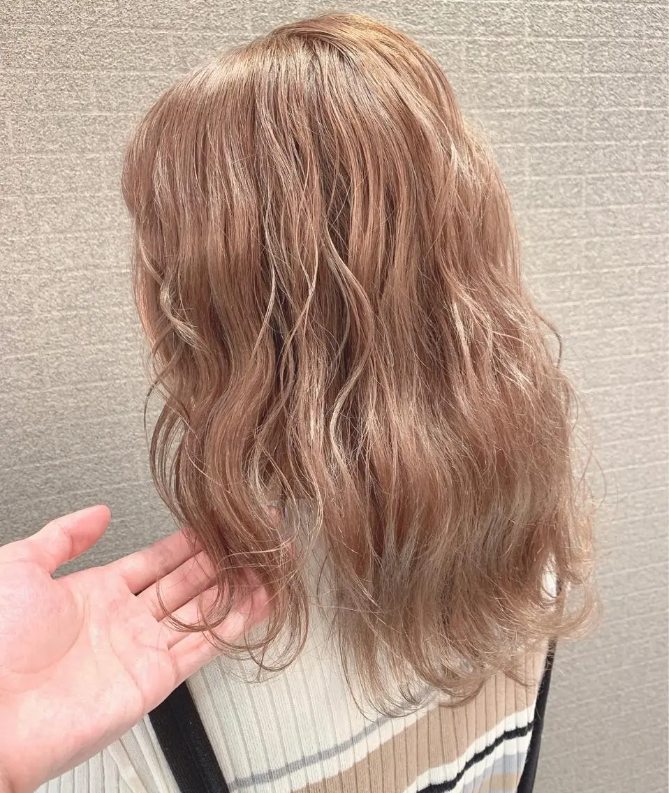 ミディアム カラー ベージュカラー ブリーチ 透明感カラー ミルクティーベージュ 清水 亮太/赤み消しカラーのヘアスタイル