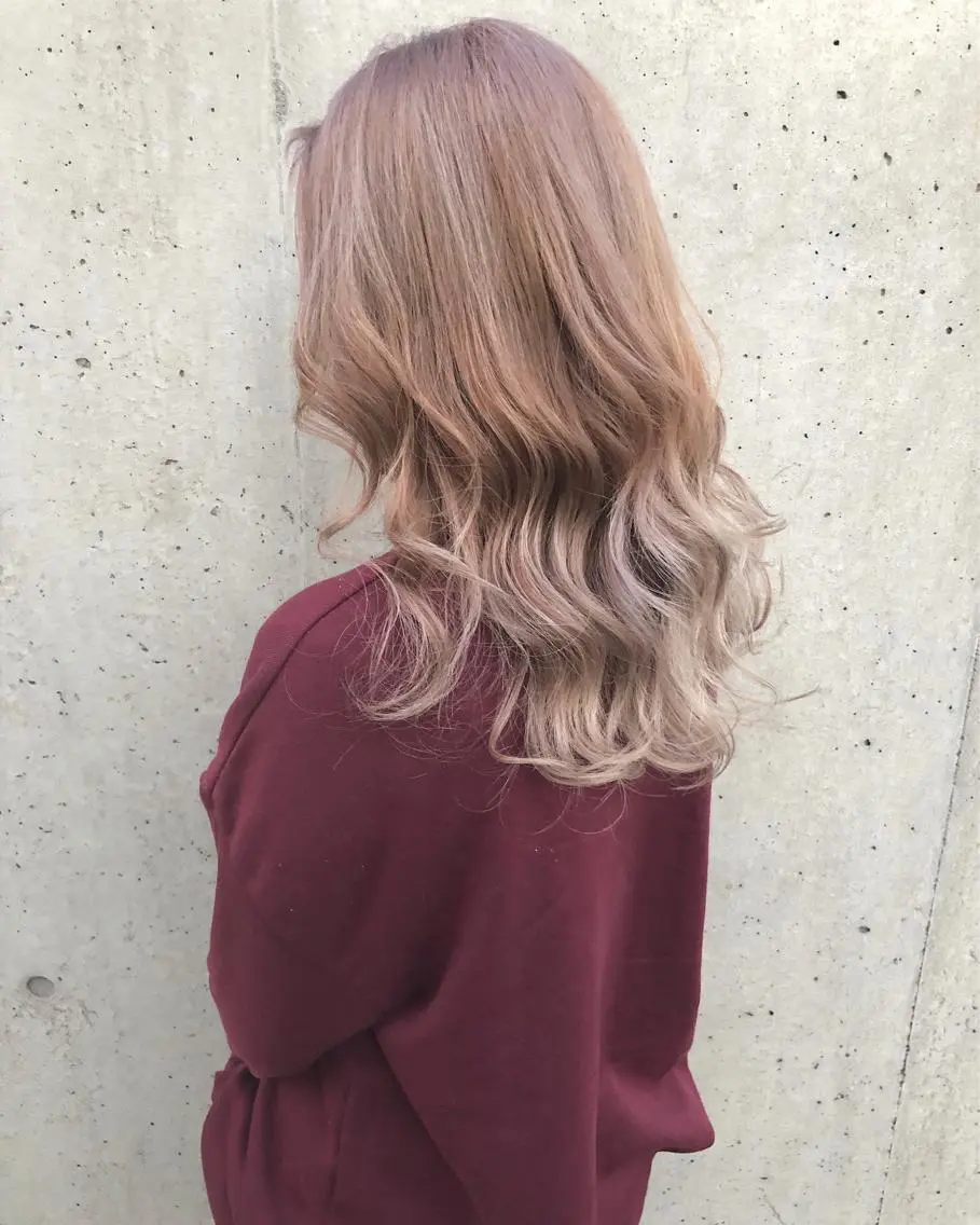 セミロング カラー パーマ ヘアアレンジ メンズ キッズ ネイル マツエク・マツパ メンズブリーチ ベージュカラー ブリーチ ホワイトベージュ ホワイト カット ヘアカラー トリートメント レイヤーカット✂️ 艶髪/小田部慎也のヘアスタイル