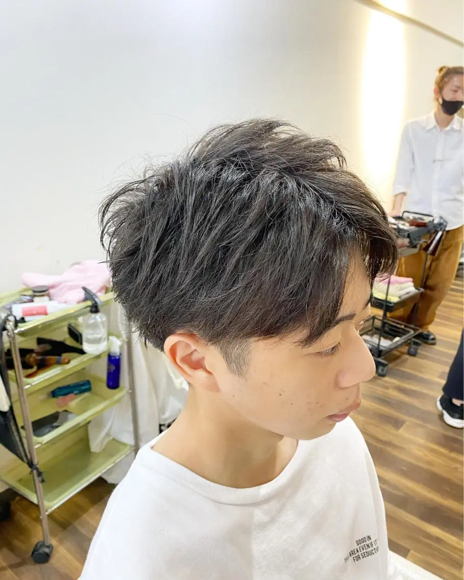 ショート メンズ センターパート マッシュ 堀 広夢のヘアスタイル
